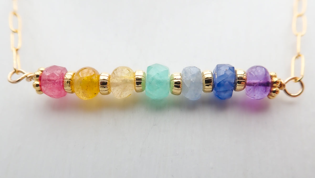 Collier 7 Chakras Saphirs Emeraude Amethyste