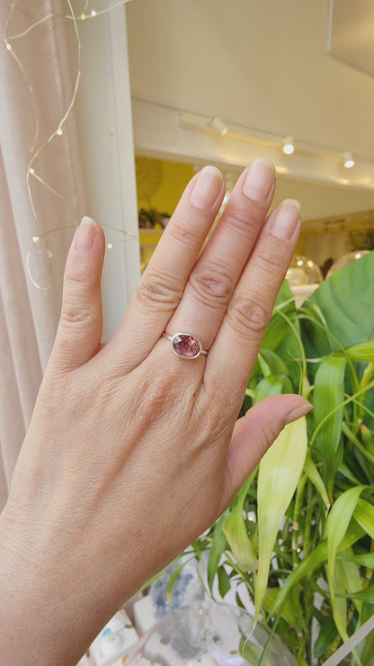 Bague Cristal de roche et inclusions d'Hématite - Ovale